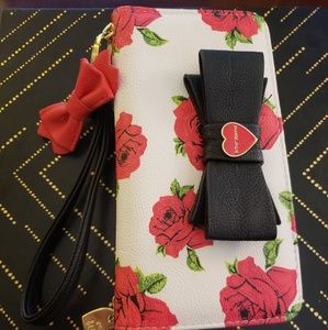 Betsey Johnson Wrislet Wallet